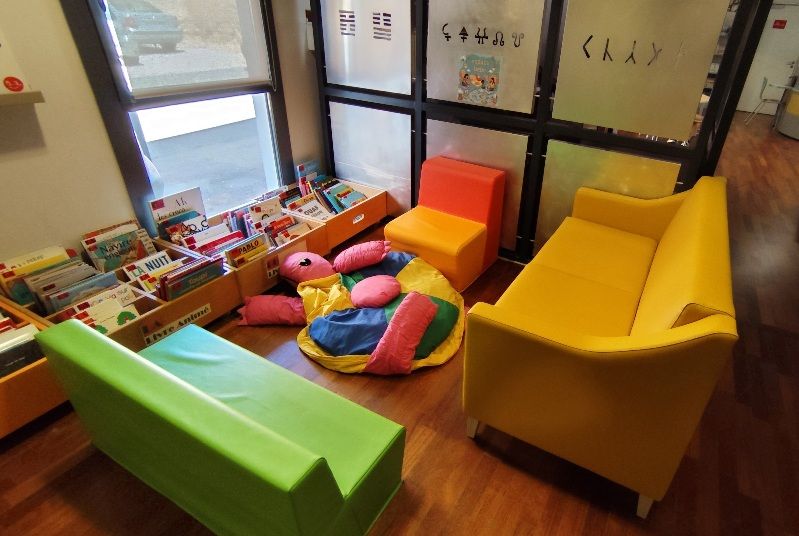 Aménagement mobilier et livres pour enfants